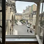Trop Chouette Au Centre De *