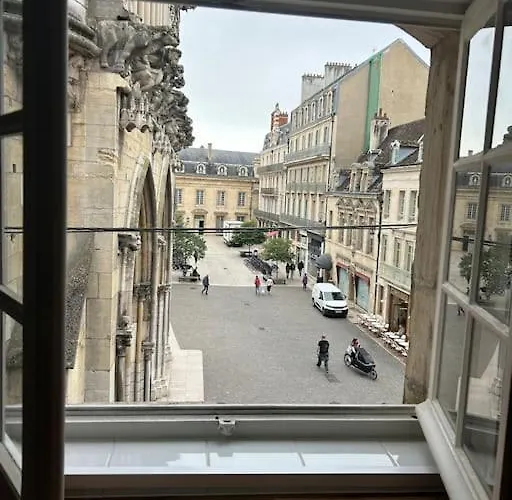 Trop Chouette Au Centre De *